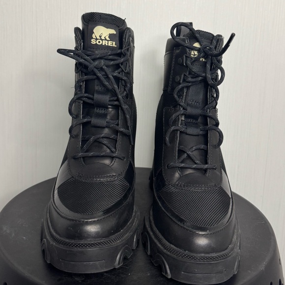 Sorel Shoes - Sorel Brex Heeled Lace Up Boot. Black. Size 7. No major flaws. See photos.